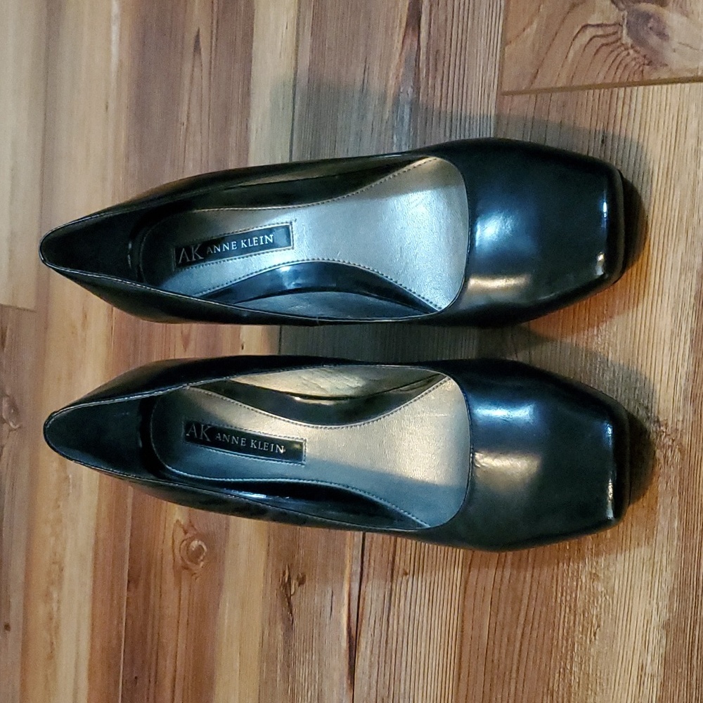 Anne Klein wedge shoe size 9.5